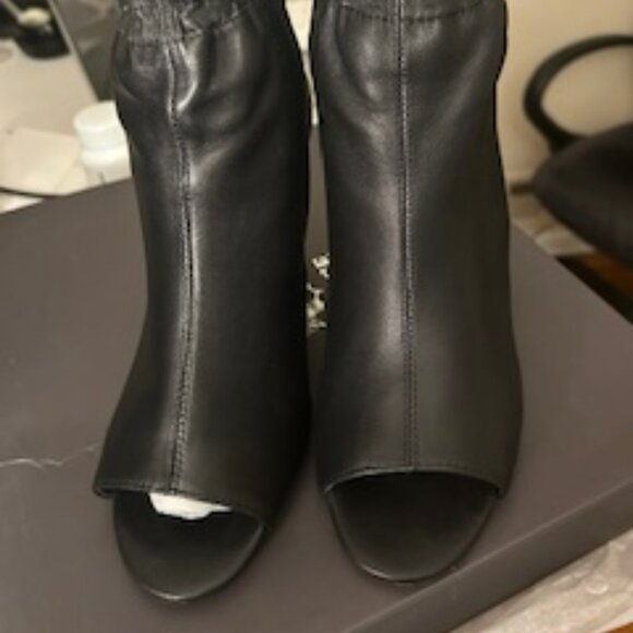 Vince Camuto Addiena Black Vignoni Booties Size 9, fit like an 8.5 - Picture 4 of 12